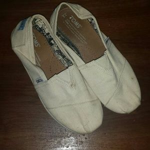 2 pair of kids TOMS